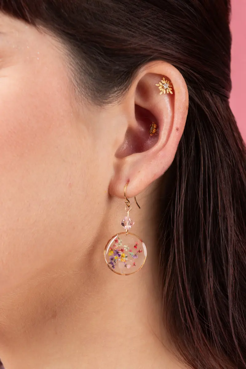 Boucles d’Oreilles “Médaillon de Flore” Fleurs séchées & Cristal